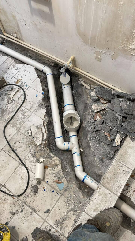 Conexion de drenaje nuevo en area de regadera descargando en area de sanitario1
